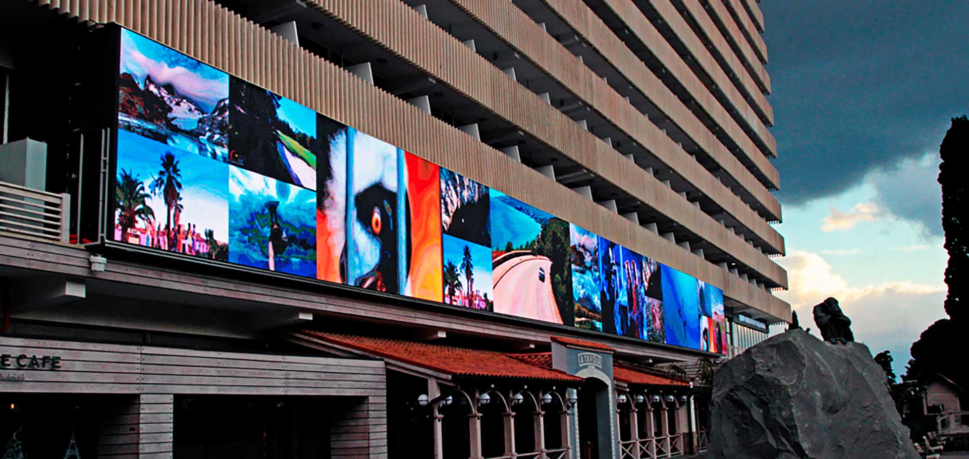 Рекламный экран уличный на здание