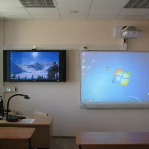 Большой монитор для школы на стену