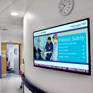 Информационные экраны поликлиники