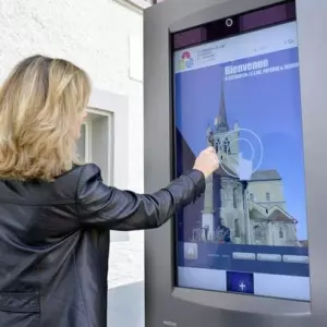 Информационные уличные мониторы