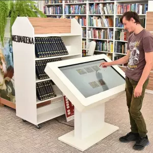 Интерактивный стол в библиотеку